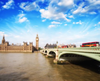 Westminster bridge t için geçiş klasik kırmızı Çift katlı otobüs