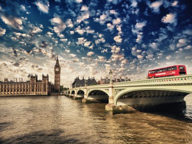 Westminster bridge ve gün batımında, Londra Parlamentosu'nun evler. b