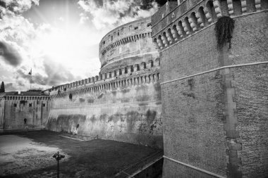 Castel santangelo, sonbahar günbatımı, güzel yan görünümü - Roma