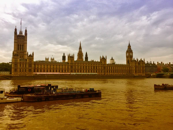 Londres, Reino Unido. Vista panorámica de la ciudad sobre el río Támesis — Foto de Stock