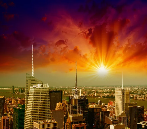 New York City. Aerial view of Manhattan skyline with midtown bui — Stock Photo, Image