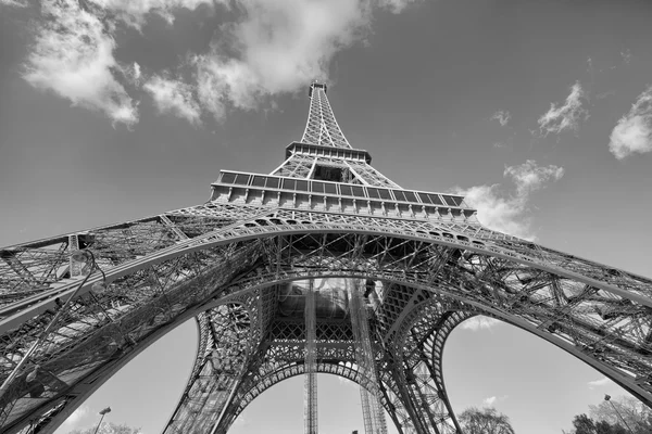 Gyönyörű kilátás nyílik a párizsi eiffel-torony — Stock Fotó