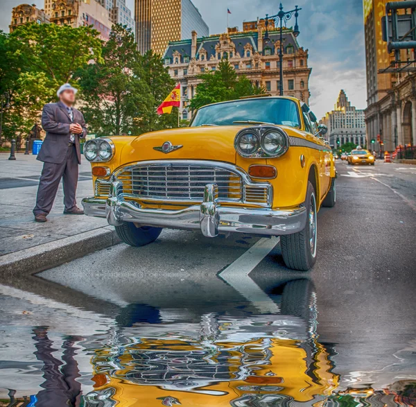 Vintage yellow taxi in New York streets with driver waiting for — Stock Photo, Image