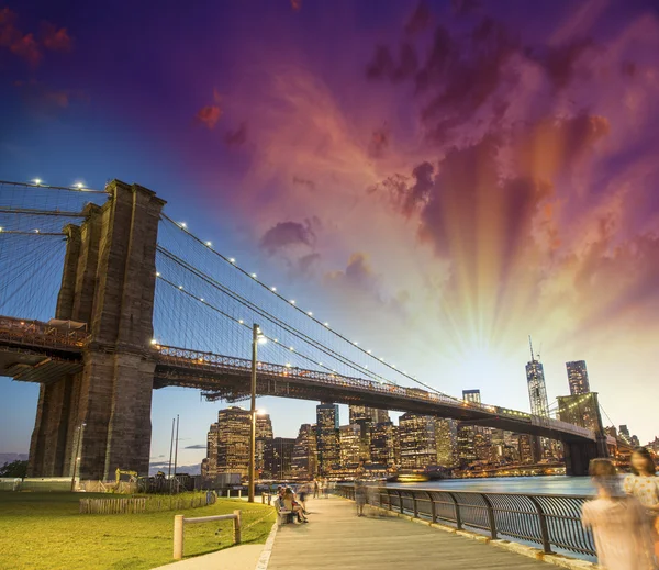 El puente de Brooklyn en Nueva York —  Fotos de Stock