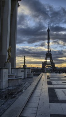 Paris, Eyfel Kulesi görünümünden trocadero kış gündoğumu