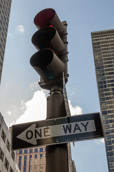 Sinais de trânsito em Manhattan, Nova Iorque — Fotografia de Stock