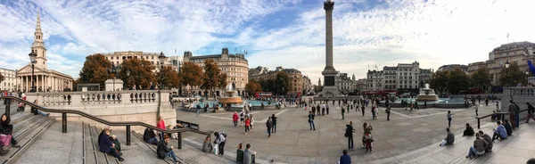 런던, 9 월 29: 관광객 즐길 아름 다운 트라팔가 광장, septe — 스톡 사진
