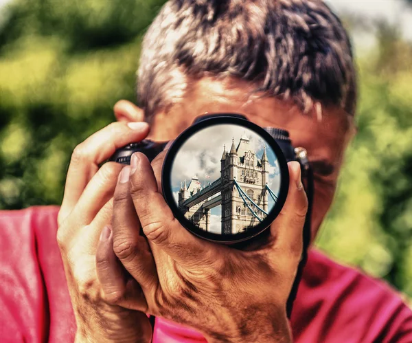 London - Tower Bridge på linsen til en fotograf – stockfoto