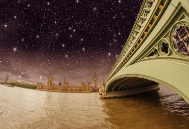 Londra. Westminster bridge ve evler, Parlamento, geniş açı