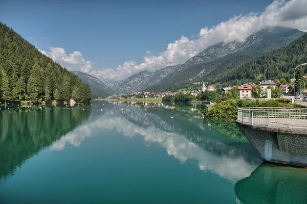 Dolomity, Itálie. úžasná krajina v letním období. — Stock fotografie