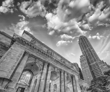 new york Halk Kütüphanesi. Binayı çevreleyen ile yan görünüm