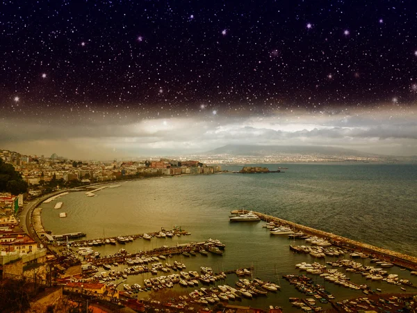 Golfo de Nápoles - Vista aérea maravilhosa com cidade, mar e noite — Fotografia de Stock