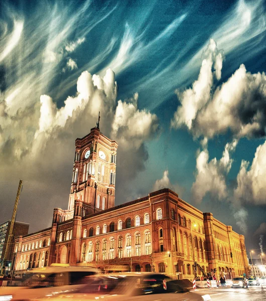 Rotes Rathaus am alexanderplatz — Stockfoto