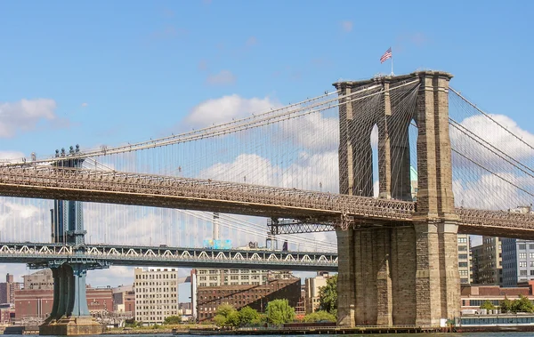 New york şehri. Brooklyn Köprüsü ve Doğu Nehri — Stok fotoğraf