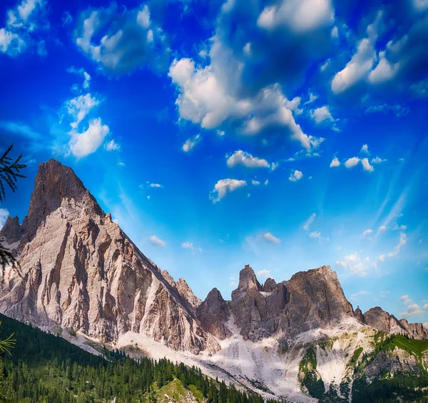 Alpin paisagem com cores de verão — Fotografia de Stock