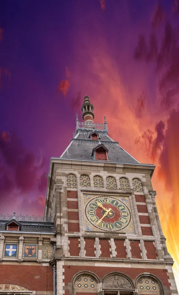 Sunset sky of Amsterdam with typical buildings, Netherlands — Stock Photo, Image