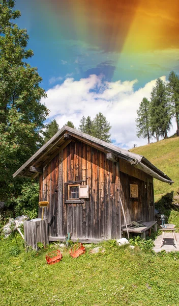 Hut isolated on a beautiful valley — Stock Photo, Image