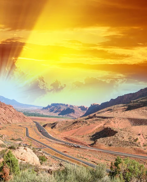 Beatiful road across the canyon - USA National Park — Stock Photo, Image