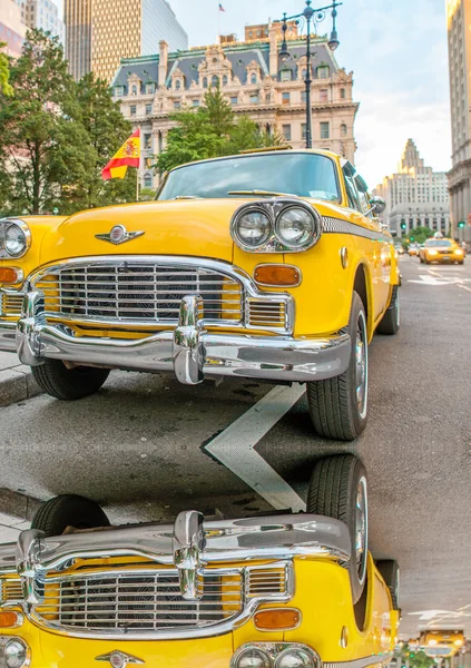 Vintage yellow taxi in New York streets with driver waiting for — Stock Photo, Image