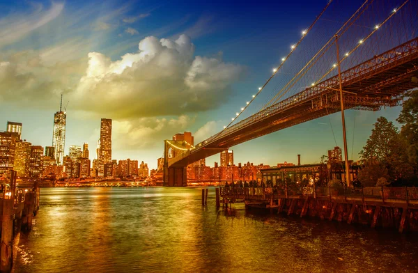 Нью-Йорк. красиві skyline в літнього сезону — стокове фото