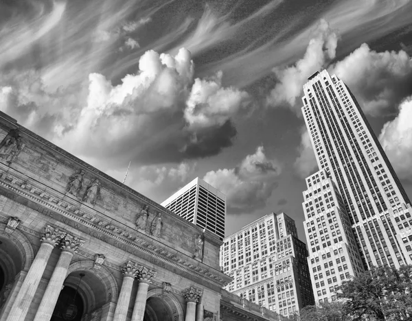 Manhattan, 5ème avenue. Bibliothèque publique de New York au crépuscule — Photo