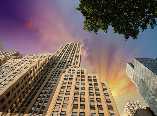Street view of tall skyscrapers in Manhattan - New York — Stock Photo, Image
