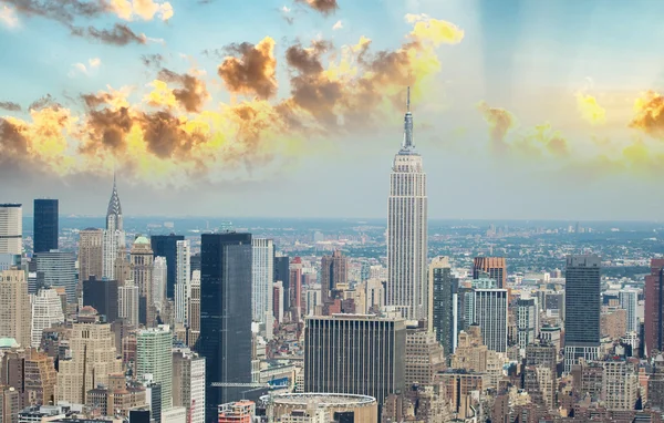 V New Yorku. Letecký pohled na Manhattanu s slavných budov — Stock fotografie
