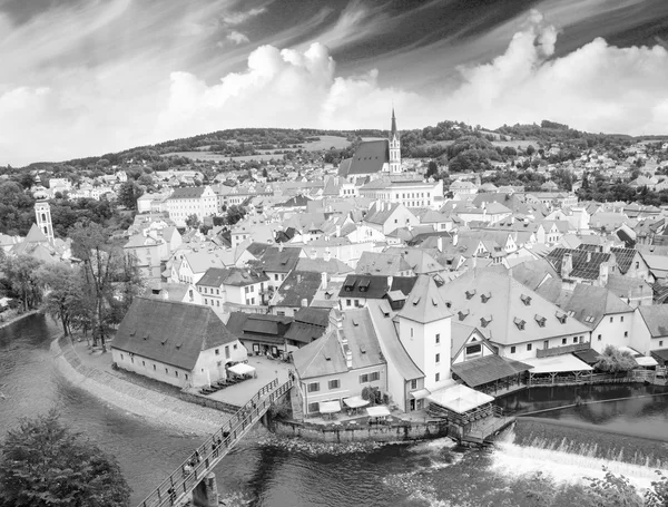 Cesky krumlov letecký pohled s medievalo architekturou — Stock fotografie