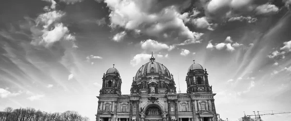 Bela vista de ângulo largo de Berliner Dom . — Fotografia de Stock