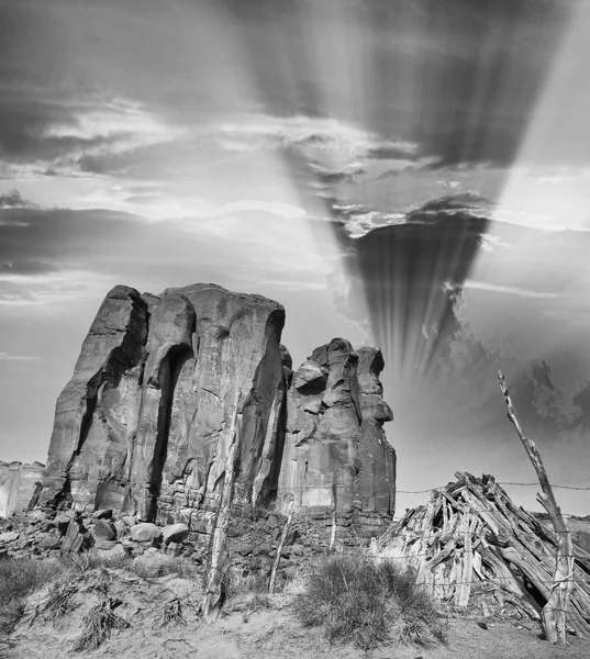 Colillas famosas en el paisaje único de Monument Valley, Utah, EE.UU. . —  Fotos de Stock