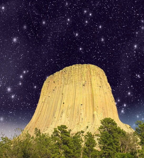 Devils Tower, Wyoming in evening light with clouds — Stock Photo, Image