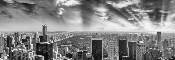 Vista aérea panorâmica do Central Park e dos edifícios circundantes — Fotografia de Stock