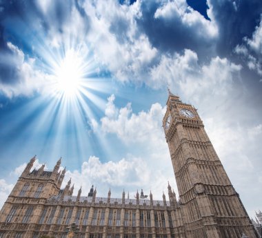 Big ben ile westminster Sarayı. Londra'da günbatımı