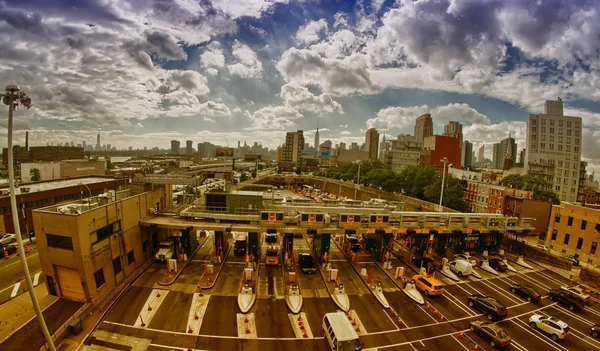 Gateway to the city, cars entering New York — Stock Photo, Image