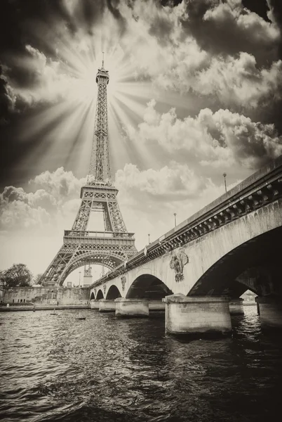 Paris - Bela vista da Torre Eiffel — Fotografia de Stock