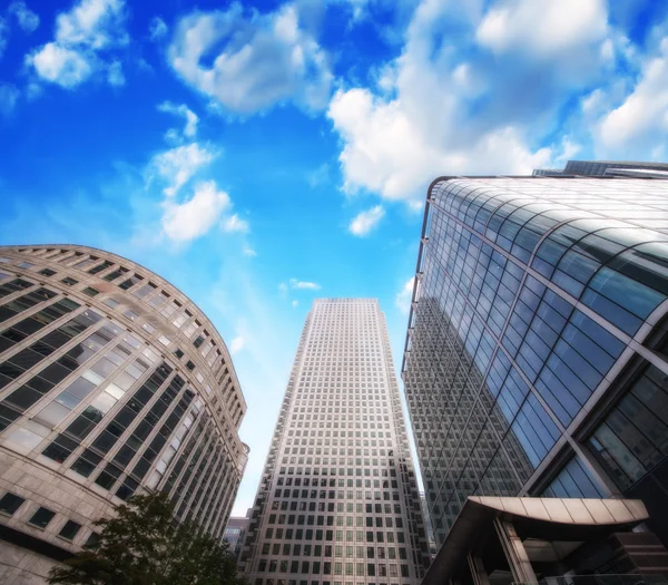 Groep van moderne gebouwen in financiële district van Londen — Stockfoto