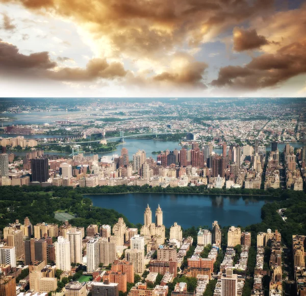 Wonderful aerial view of Central Park, Jacqueline Kennedy Onassis Reservoir — Stock Photo, Image