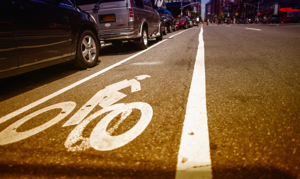 Segnaletica bici in una strada di New York — Foto Stock