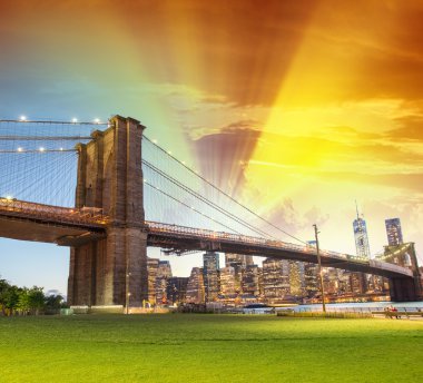brooklyn köprüsü üzerinde muhteşem gün batımı