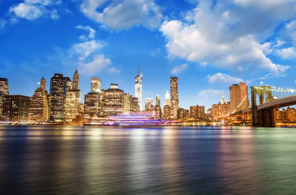 New York skyline at dusk — 图库照片