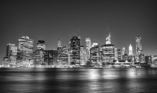 Black and white night view of Manhattan skyline.
