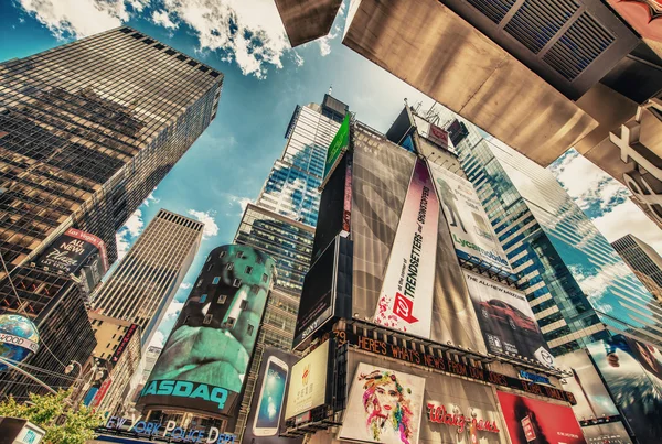 Arranha-céus altos de Times Square — Fotografia de Stock