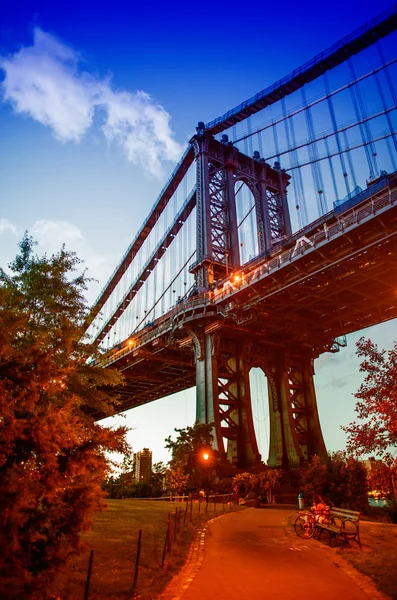 Chodnik do manhattan bridge, brooklyn - Nowy Jork — Zdjęcie stockowe