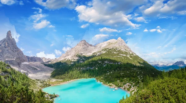 Vista panoramica del lago Sorapiss — Foto Stock