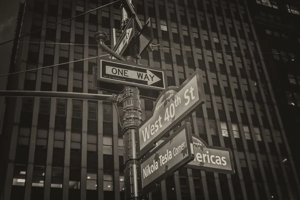 Green street signs of New York City at dusk — Stock Photo, Image