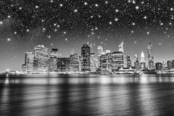 Небо над Манхэттеном из Бруклина — стоковое фото