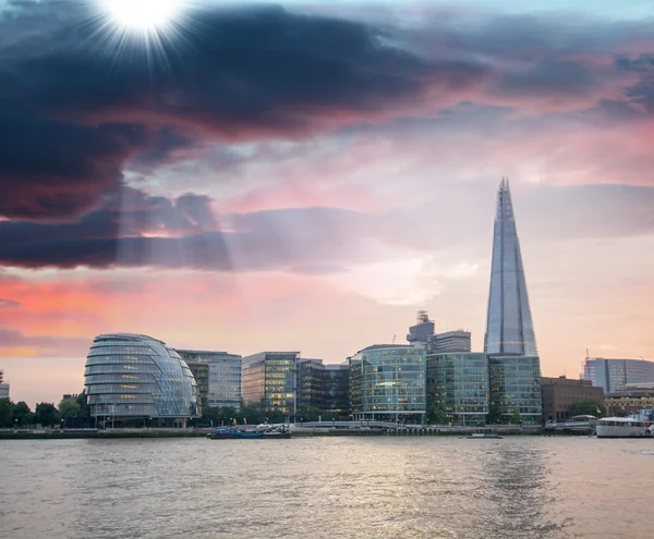 Londen stadsgezicht, met inbegrip van stadhuis — Stockfoto