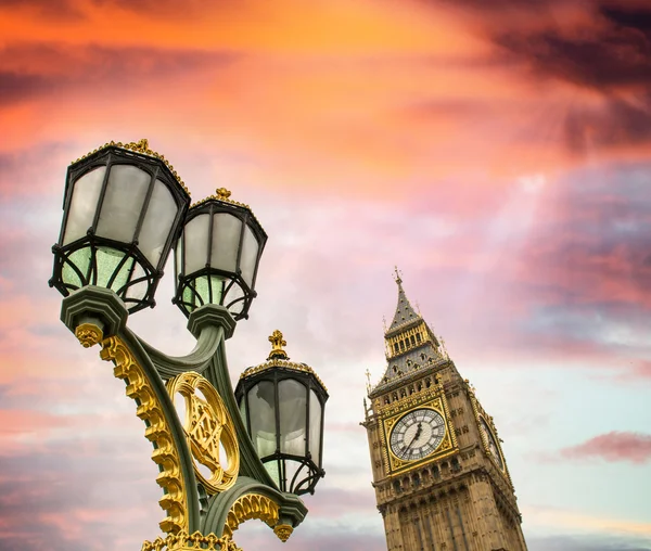 Big ben és a london lámpaoszlop — Stock Fotó