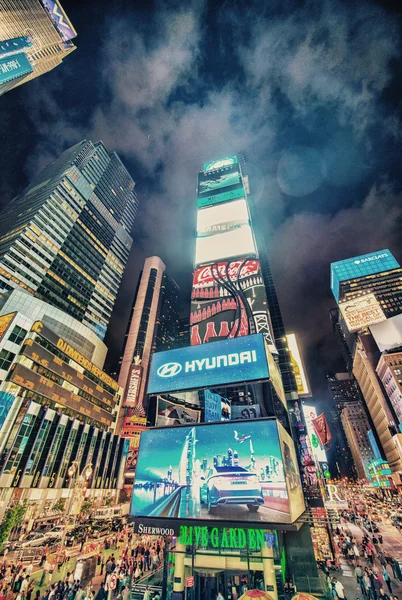 Times Square anuncios y luces por la noche . — Foto de Stock
