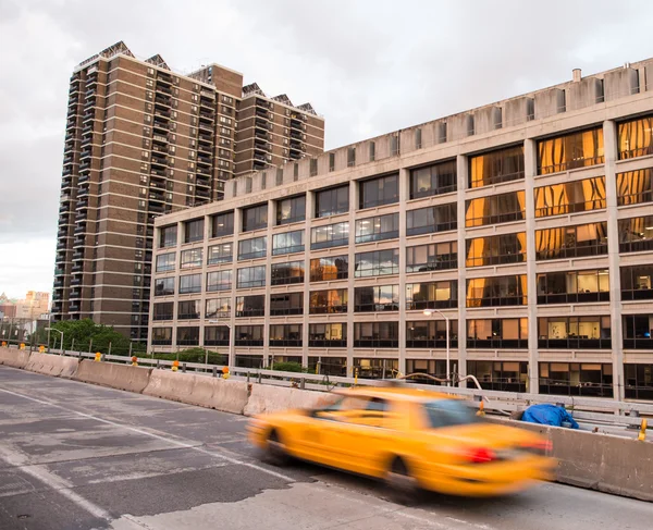 Yellow Cab speeding up — Stock Photo, Image